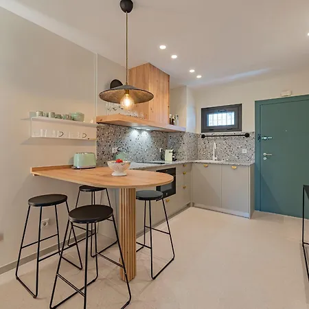 Newly Renovated In Golden Mile W/ Pool Apartment