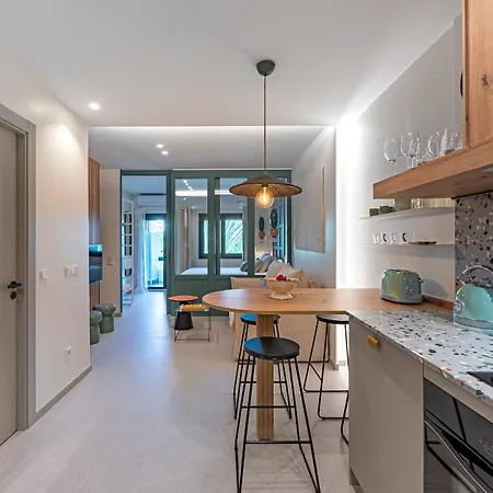 Apartment Newly Renovated In Golden Mile W/ Pool Marbella