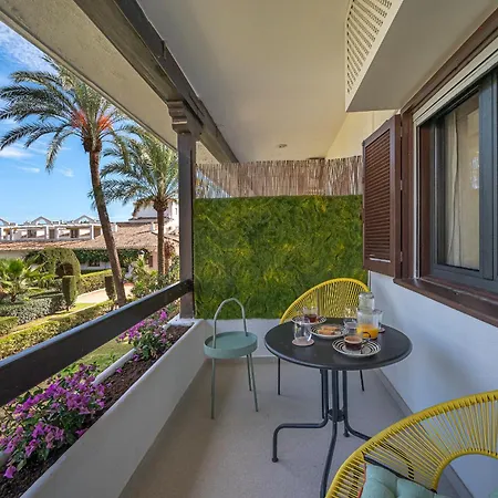 Newly Renovated In Golden Mile W/ Pool Apartment