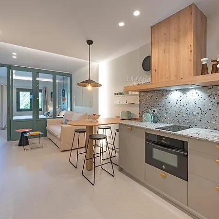 Newly Renovated In Golden Mile W/ Pool