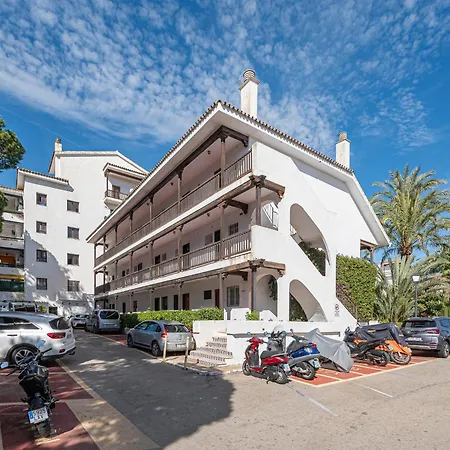 Newly Renovated In Golden Mile W/ Pool