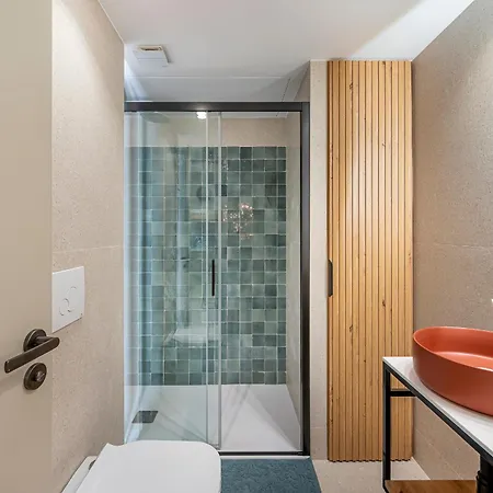 Newly Renovated In Golden Mile W/ Pool Apartment